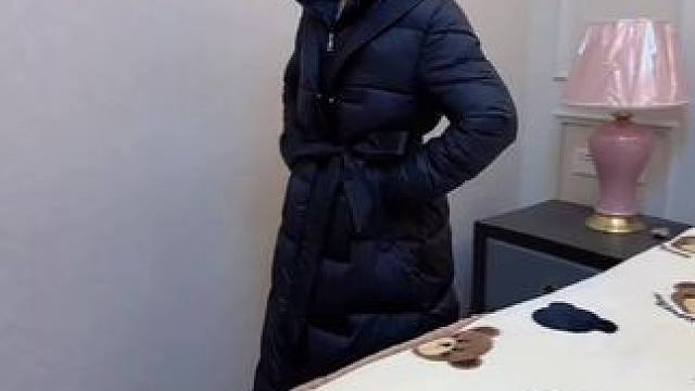 又厚实又好看的长款棉服，冬天穿可暖和了，自带收腰的款式呢，老显瘦啦！#长款棉服 #棉服也能穿出时尚感