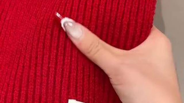 救命！红色围巾也太有节日的氛围感了吧！简直就是整个穿搭的点睛之笔！#秋冬围巾#围巾控#围巾推荐#新年