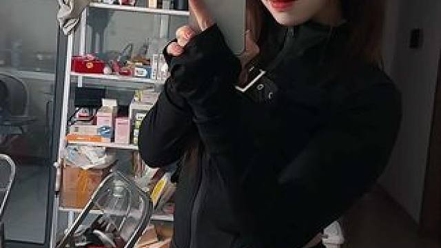 可把我帅坏了！ #手机当手枪运镜挑战 #运镜 #时髦黑客allblack #帅气的小姐姐 #对镜拍