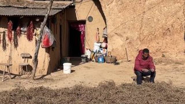 小山村的风景，虽平淡，但耐看。也许生活并不便利，却最温暖的治愈。长大后才明白，平凡无奇的小村里藏着最