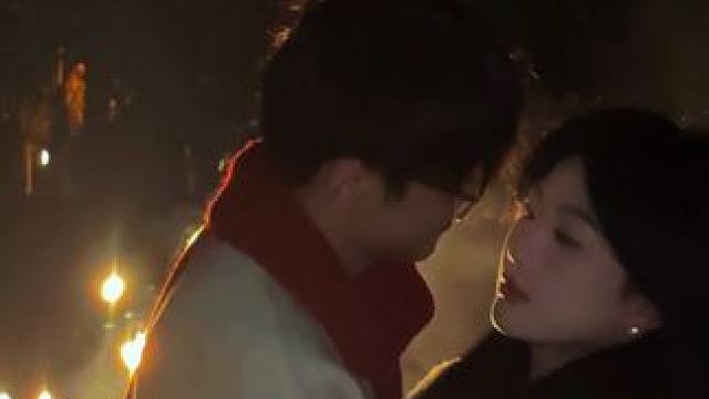 喜悦无边，举杯敬此年。愿2025健康顺遂，一切皆安。 #对着烟花许愿 #有幸相遇