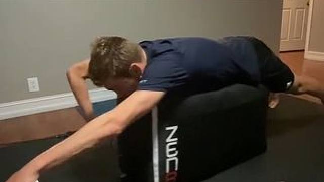 自由泳高肘抱水动作陆地训练‍♀️入水前有效的练习！ #游泳技巧 #爱游泳 #游泳打卡 #自由泳 #高