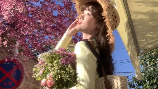 “可你眼中深情的对白 如烟花短暂”