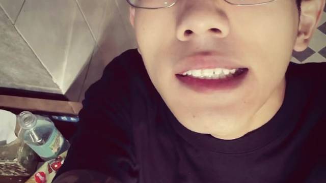 雪花多舍不得冬天 像我舍不得和你说再见