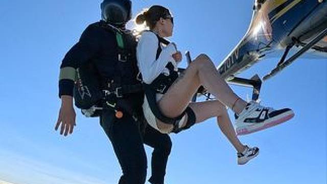 从4000米跳下来吧，别让你的青春太枯燥 #三亚 #塔赫跳伞