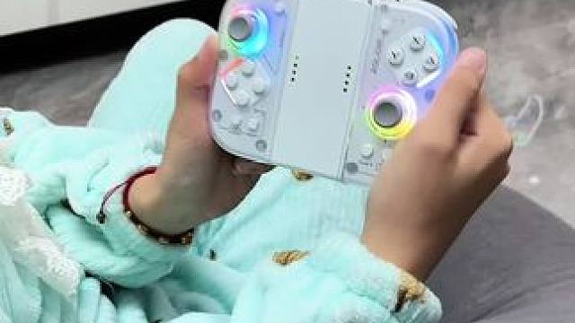 好玩的游戏搭配好看的手柄！这款分体手柄颜值也太高了吧！#情侣游戏 #双人游戏 #switch #游戏