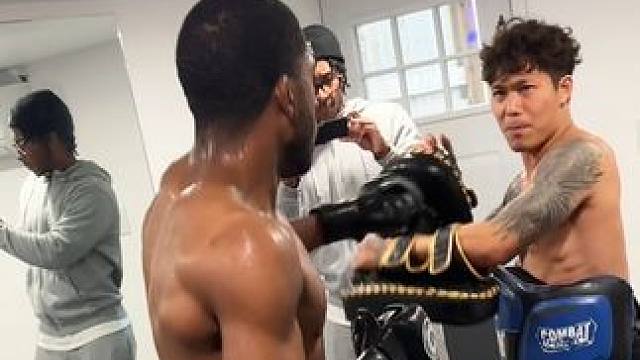 泰拳培训 拿靶不是问题
最完蛋的是这是英文口令太不直接了
喊得我一身汗
最不好的就是有些时候还会忘
