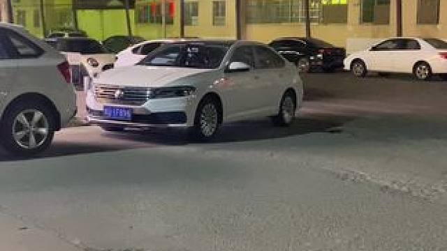 十万块没选择了最顶配的大众，不听朋友亲戚劝，依然选择了大众，如果是你会选择它嘛？#人生第一辆车 #d