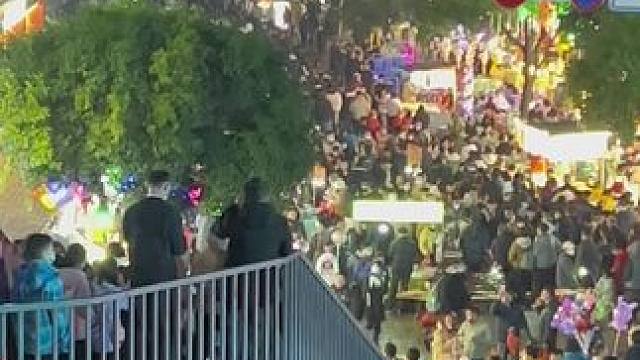 中国14亿人，跨年和元旦7亿人去了三亚，5亿人去了西安，2亿人来了桂林阳朔西街