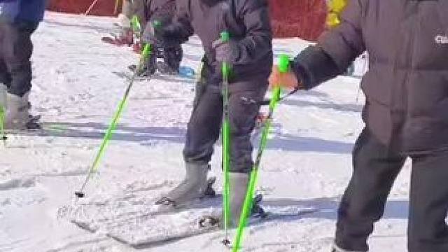 也是滑过中级道了#滑雪