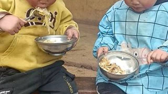 今天双胞胎吃饭挺和谐的。#内容启发搜索