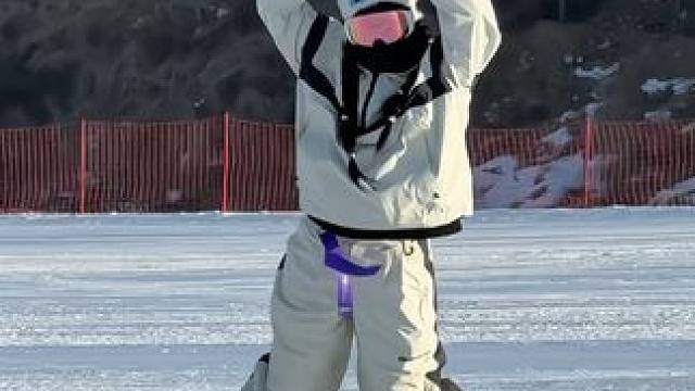 和上千名雪友一起跨年，也太酷了吧 #户外 #富龙四季小镇 #新年快乐滑雪的仪式感