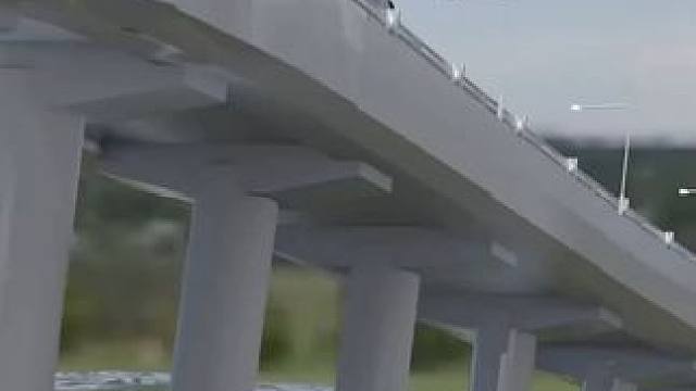 汽车撞车落水后，我们该如何自救?#科普   #涨知识  #汽车