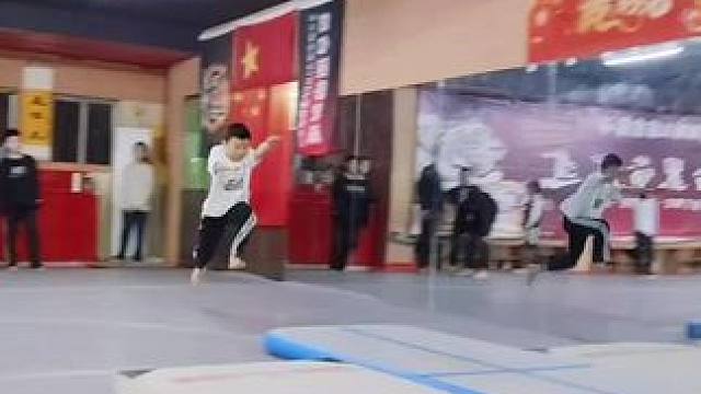 空翻特技
#空翻特技 #自由搏击 #综合格斗