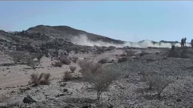 阿提亚开着他的达契亚T1+赛车，依旧是汽车组的头车，这速度是真的快啊！#达喀尔拉力赛 #2025达喀