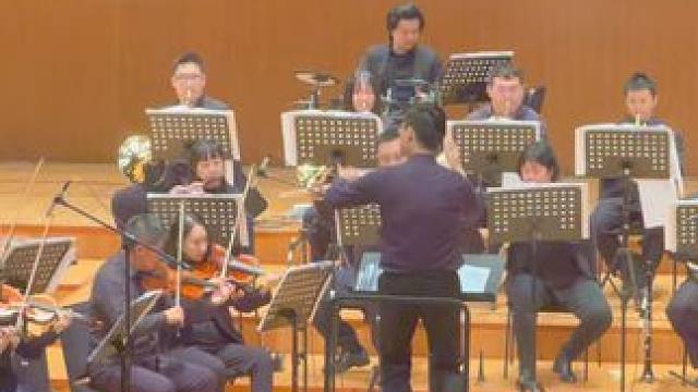 亲朋好友齐相聚，共赴《春节序曲》2025上海新春交响音乐会，在音乐中感受浓浓的亲情友情。#看都看啦#