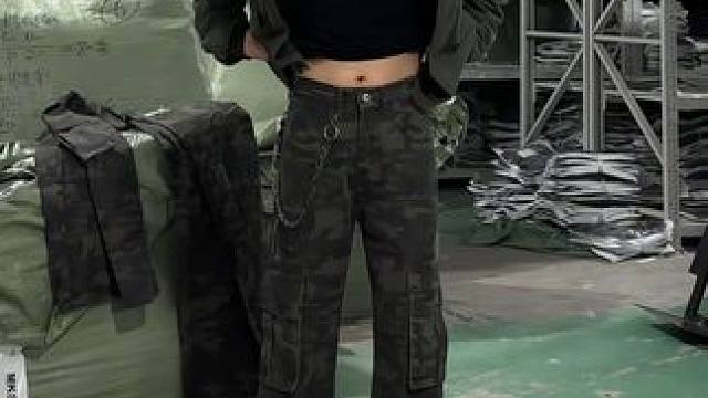 显腿长显瘦迷彩裤卖完要回家了 #小个子穿搭 #微喇裤 #显高显瘦显腿长 #迷彩裤 #男生穿搭