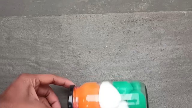 楼梯滚瓶子爆破解压时刻