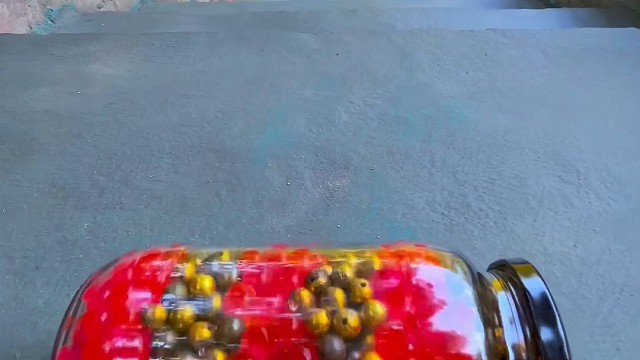 楼梯滚瓶子爆破解压时刻