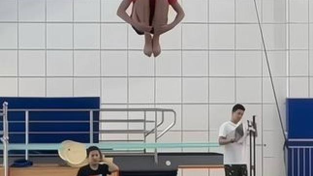 全红婵不愧是跳水天才，这入水也太丝滑了！#全红婵