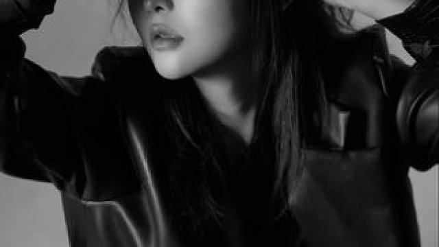 肖像情绪 今天拍摄的是一位很优秀的发型师，她说帮我拍摄一组，“我当下状态”#肖像 #写真情绪片 #肖