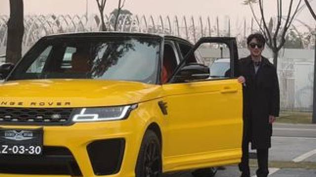 过年回家开这个车能不能先动筷？#揽胜 #揽胜运动 #揽运老改新