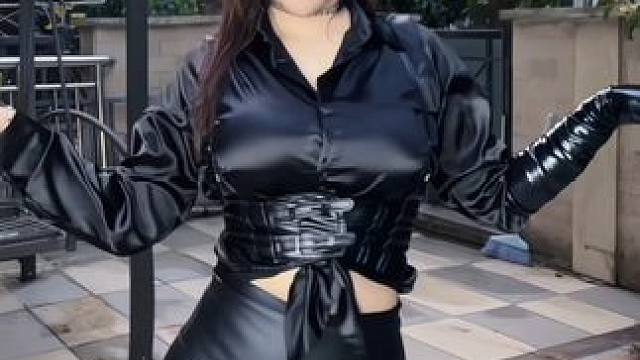 来啊一起扭啊 #黑色系 #女王 #爱舞蹈爱生活 #户外舞蹈