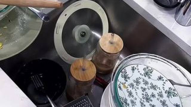 没用过这个的真的要试试，太绝了，以后收拾家务省力多了 #污渍轻松去除 #去除重油污 #厨房油污清洁神