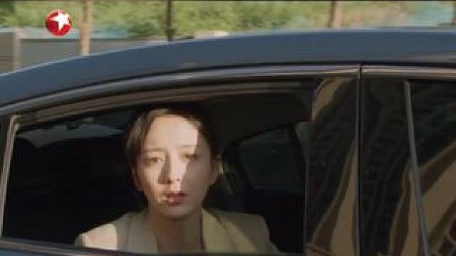 女儿遇到车祸，母亲为执行任务选择视而不见……#东方卫视真心英雄 #真心英雄  #佟丽娅