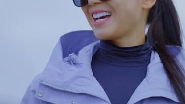 藏狐也难以抵挡鸡腿的诱惑？