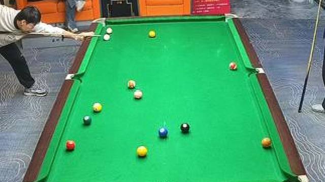 五档半 #台球教学 #全民杆法秀 #台球是一种生活 #这台球一打一个不吱声 #人气台球厅推荐