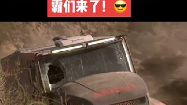 #2025达喀尔拉力赛 SS1卡车组集锦，第一名是602号荷兰车手范·德·布林克，第二名和第三名分别