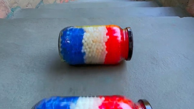 楼梯滚瓶子爆破解压时刻