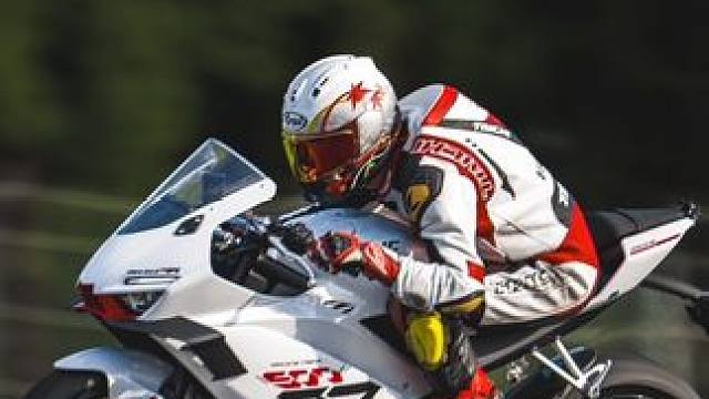 再过几天就能拿到张雪500rr啦，激动！！！ 很幸运能成为共创用户，猜猜到手后我会怎么折腾#张雪 一