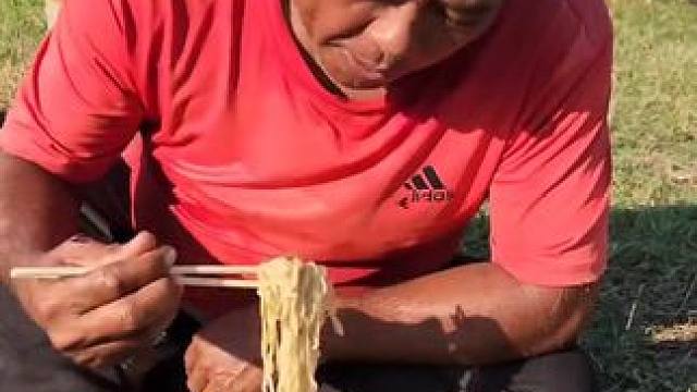 没经费了 只能吃面条 #荒野求生 #东南亚美食 #泰国美食#户外野炊