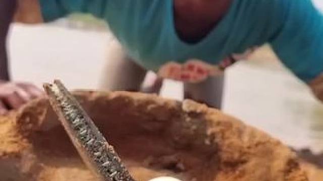 #农村生活 #抓鱼 #是时候展现真正的技术了 #户外抓鱼 #逮鱼摸虾