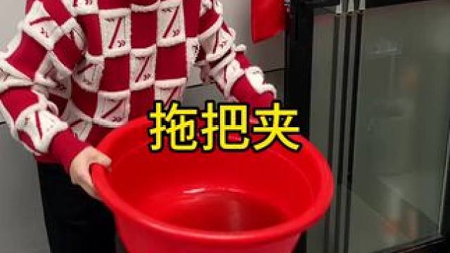 吸盘拖把夹 家里的拖把像这样挂在墙壁上面不就卫生方便多了，装门后面既美观还不会影响开关门 #免打孔 