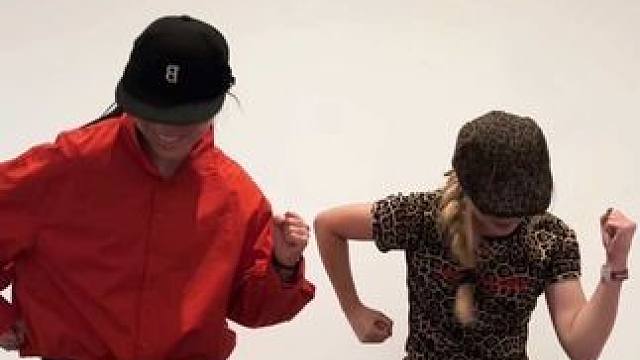 不能一个人抽象了，和