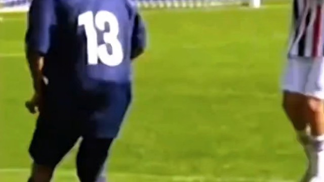 迷踪步，看着眼花缭乱，其实只要你站起来试一次就会了。 就是钟摆过人或者踩单车之前加一个交叉脚，把动作