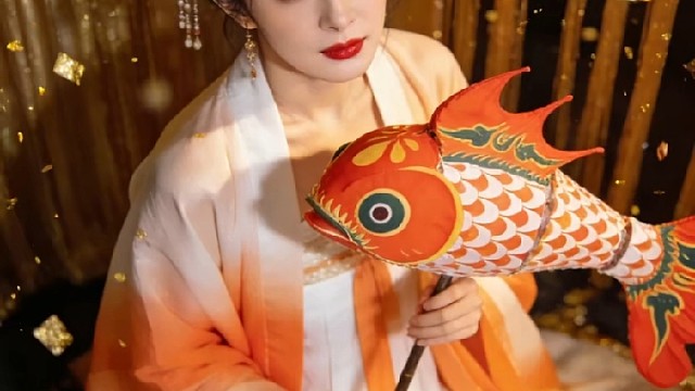 这个世界什么都是假的，只有你自己吃饱饭，穿的暖才是真的。