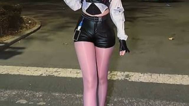 这不纯纯麻辣女兵，带派就完了！这葡萄色你们喜欢吗？