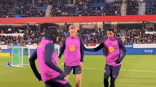 一个抢圈，纯纯硬控你十秒，半点操作空间都不给你留。#足球