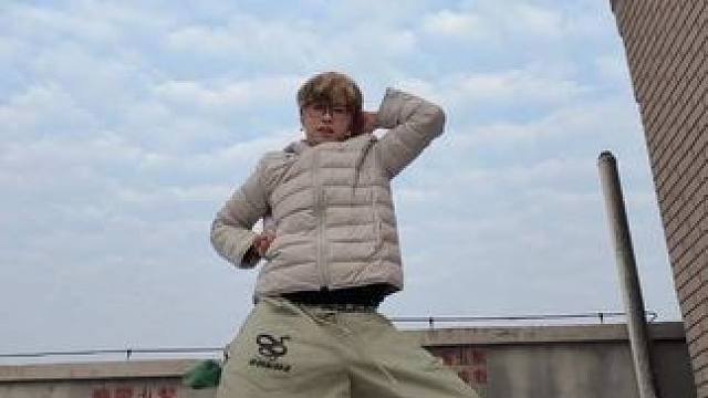 没有义务不跳这个亮女孩