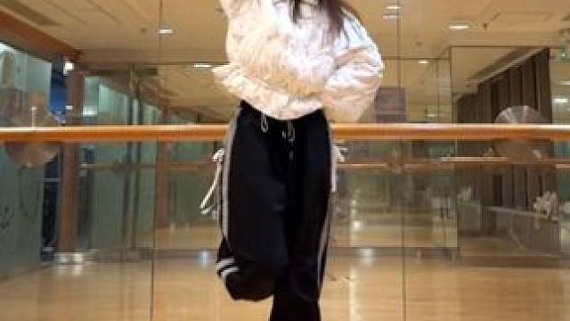 有请女嘉宾西红柿登场！