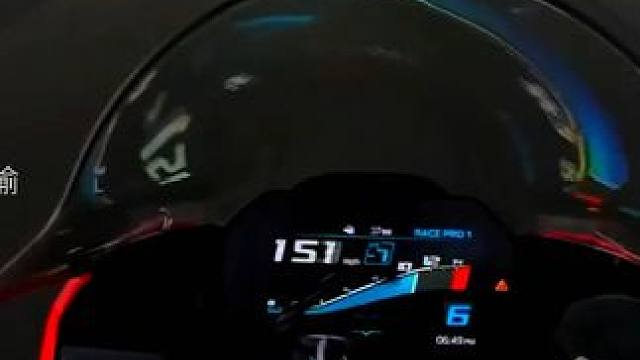 "人真的很奇怪 跟爱的人分手 跟不爱的人结婚"#机车小琦 #专业动作请勿模仿 #机车