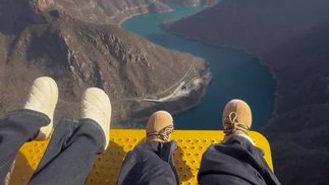 太刺激啦！在悬崖秋千上看游龙湾也很不错#宝泉崖天下 #宝泉悬崖旅行