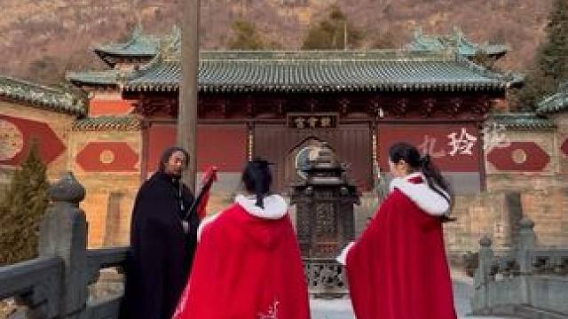 玲珑逍遥吃仙草～#道系青年 #来武当山过几天仙暇日子 #九蒸九晒黄精 #仙人余粮 #食疗养生