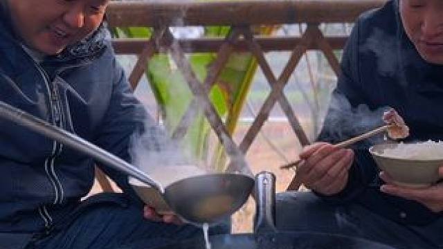 冬天这样炖一锅风干鸡，汤鲜味美，暖身又暖胃！ #农村美食 #新农人计划2024 #记录真实生活 #人