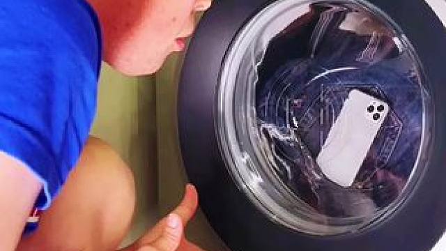 手机掉进洗衣机里了，结局可真是太刺激了 #搞笑配音 #搞笑视频 #搞笑解说 #搞笑瞬间 #搞笑