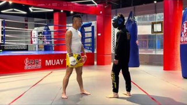 #华俊搏击 #华俊教练带您学防身 #每天一个赔钱小技巧